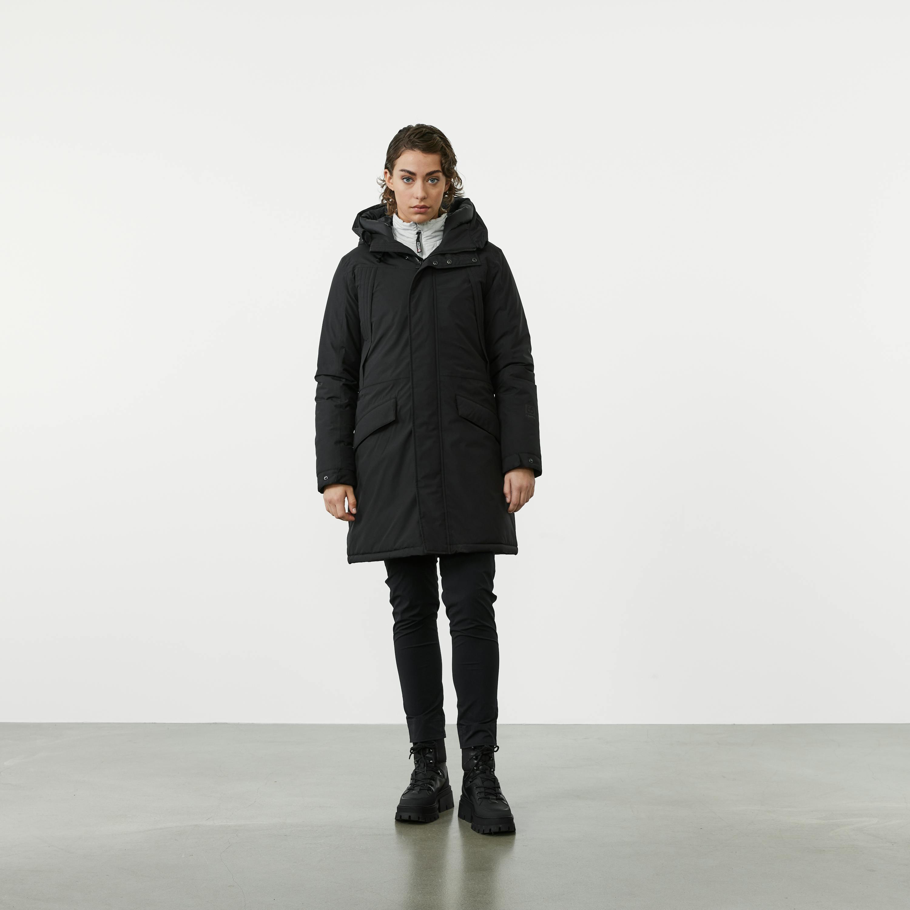 Drangey  Black Pyroxene model-Women