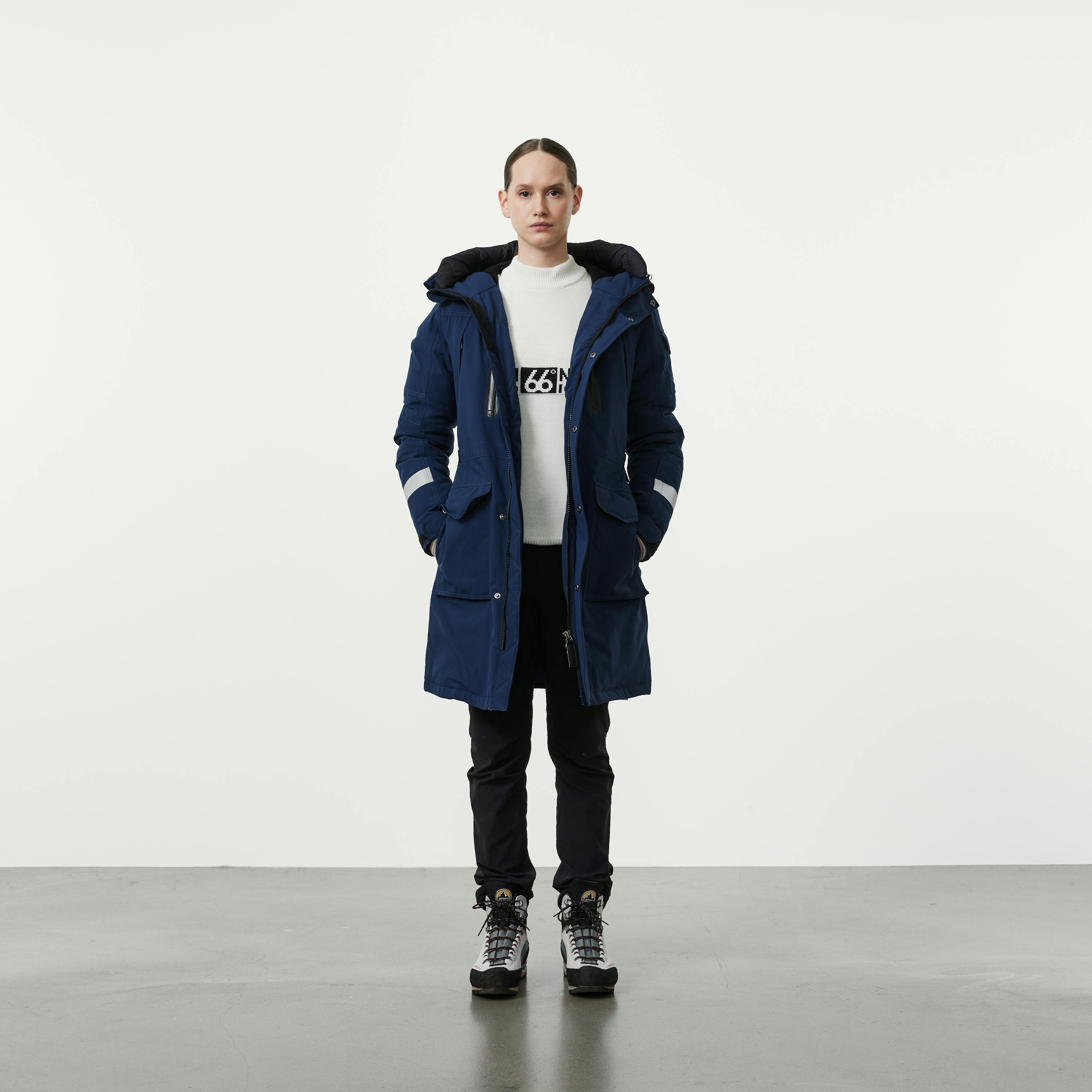 Jökla Dark Midnight model-Women