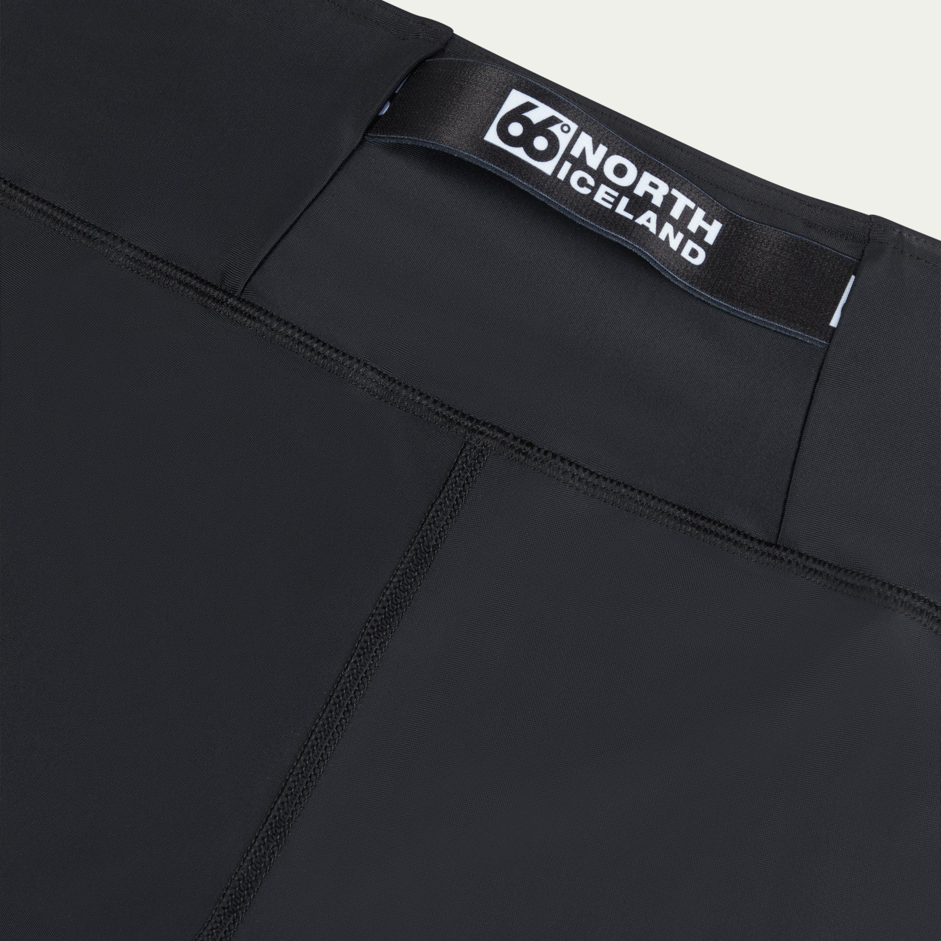 Straumur Black