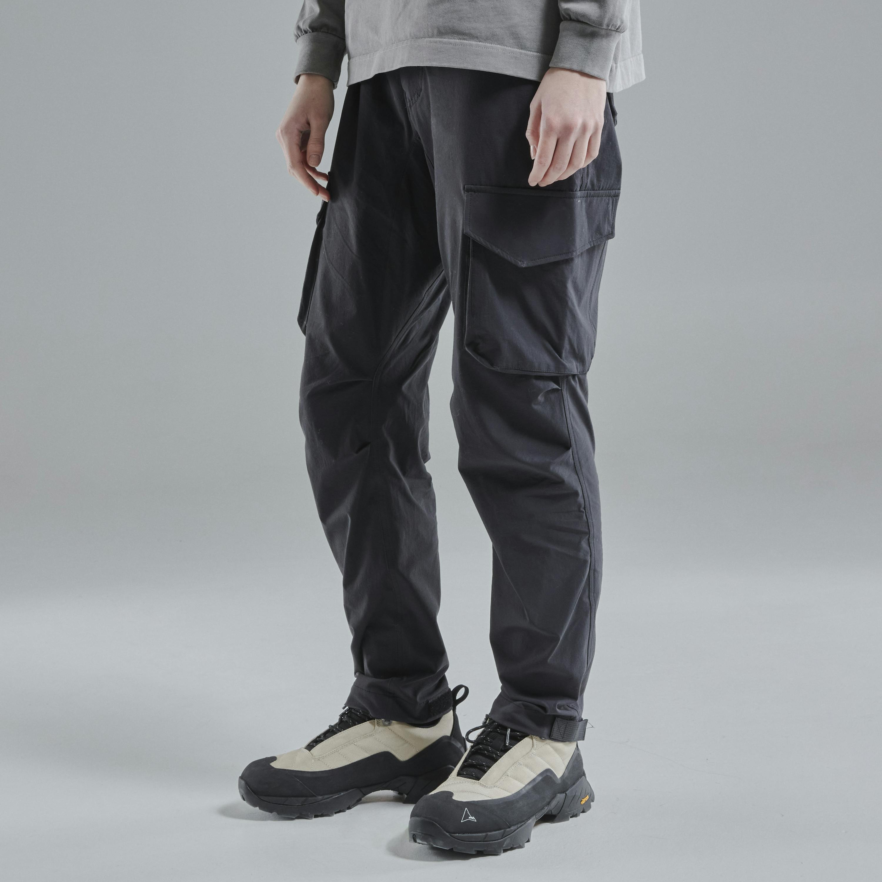 Laugavegur Black Pyroxene model-Women