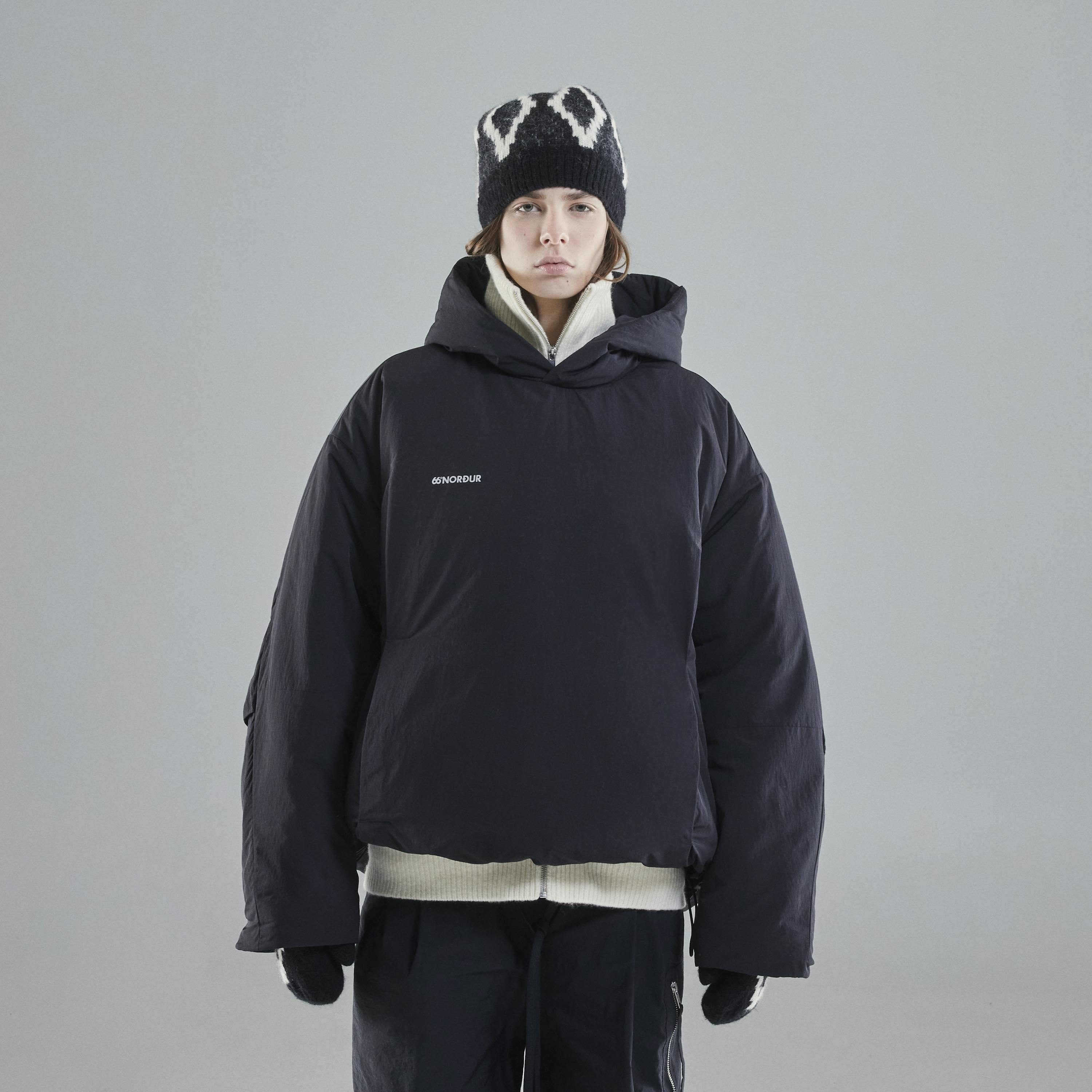 Vatnsmýri Black model-Women