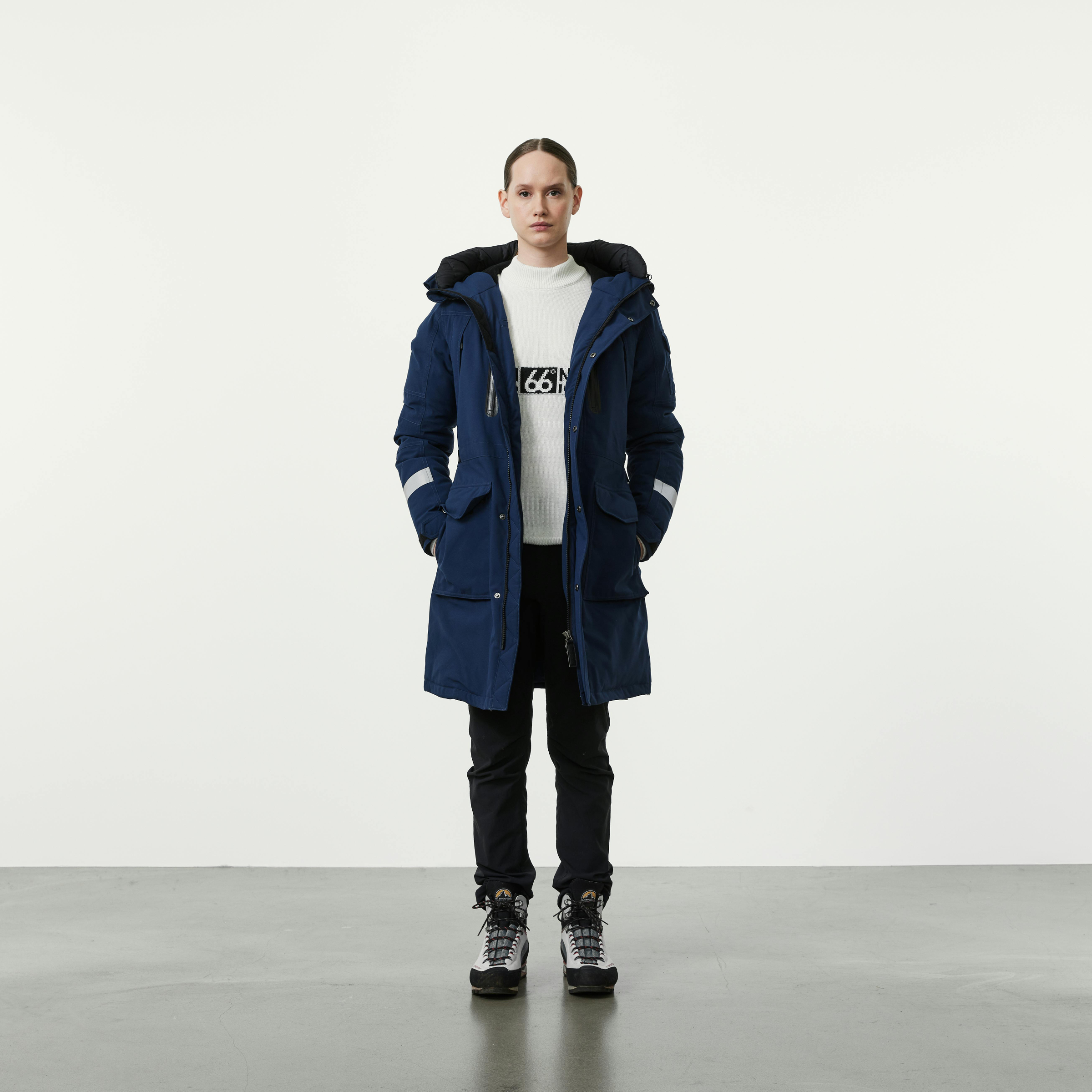 Jökla Dark Midnight model-women
