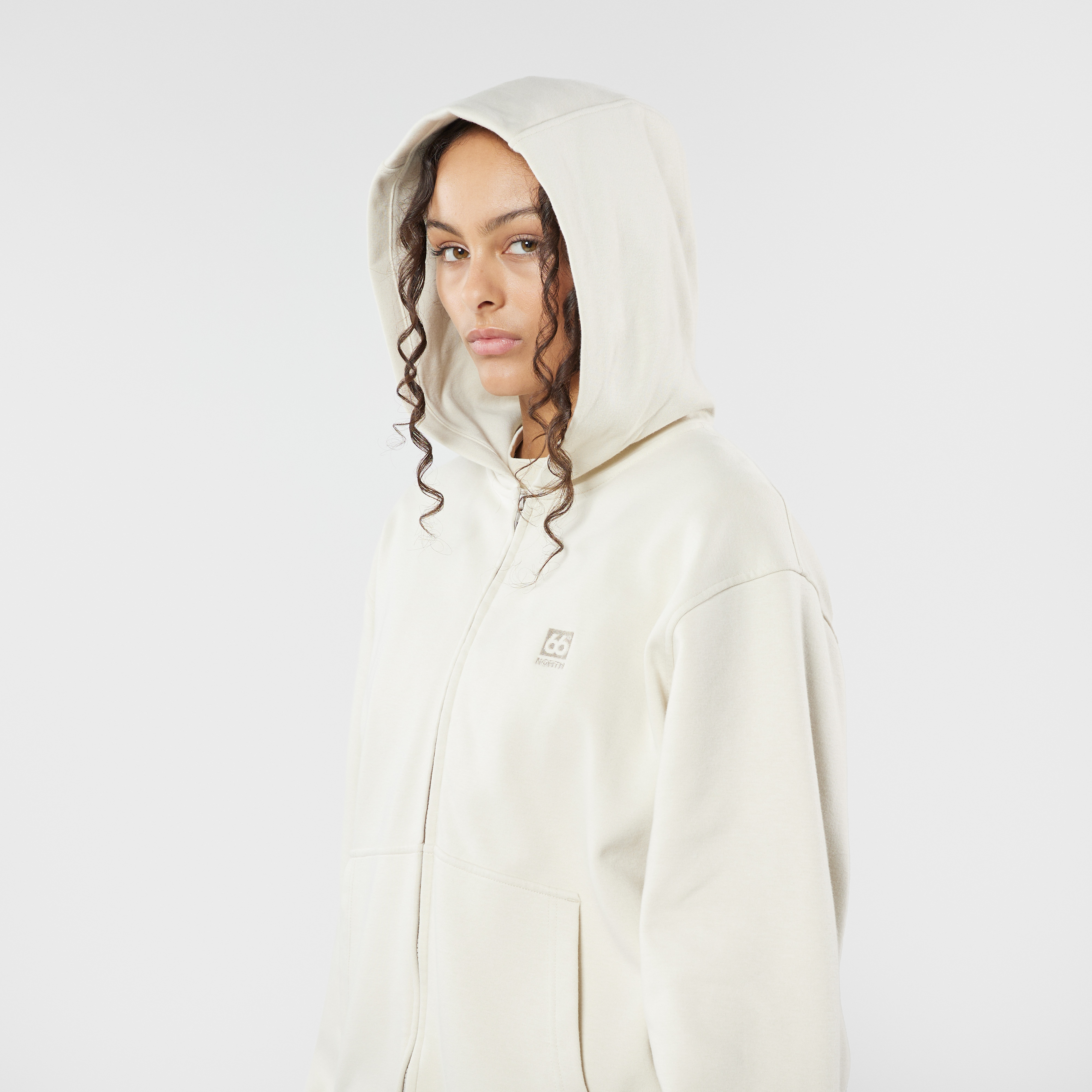Dyngja Zipped Hoodie model-women