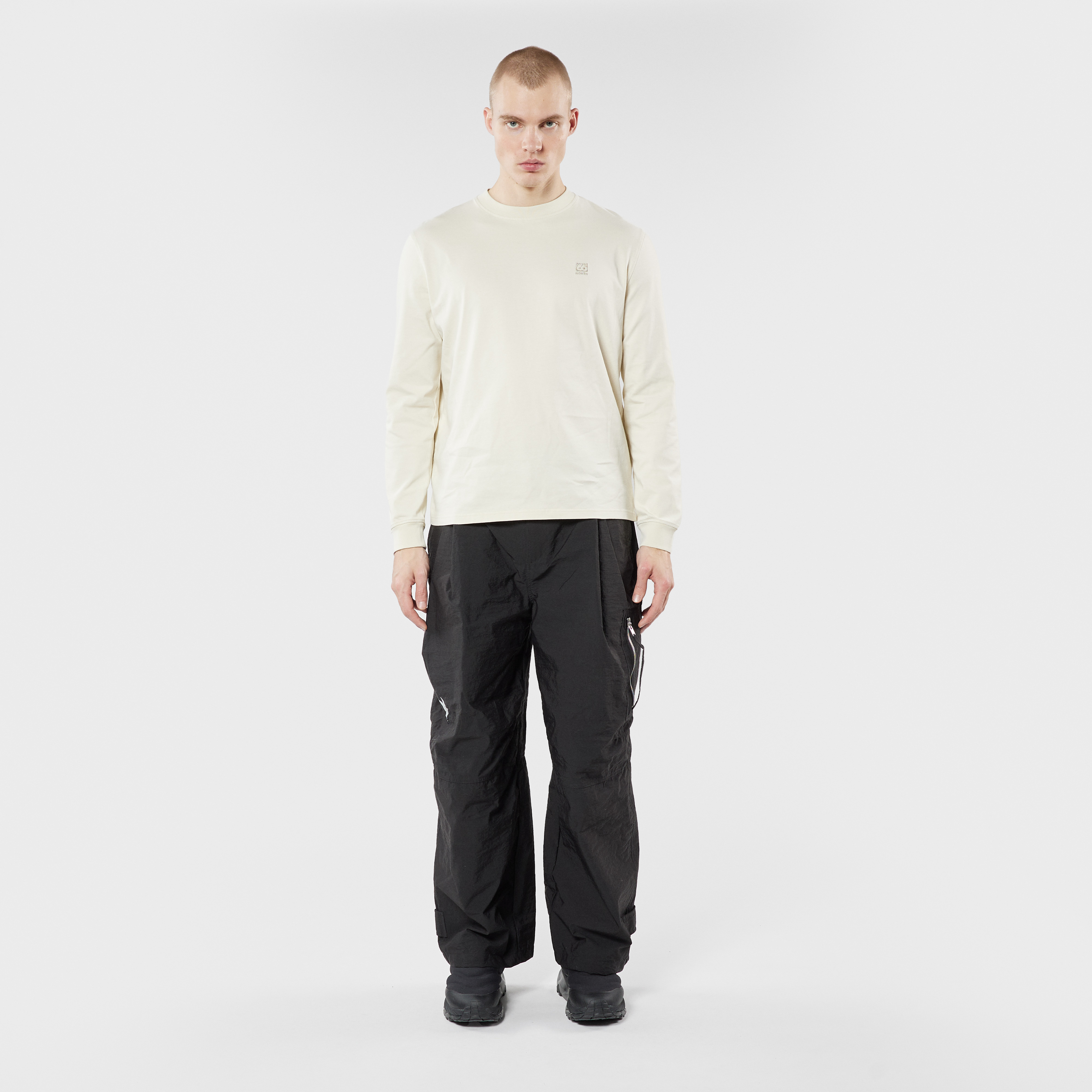 Dyngja Longsleeve model-men