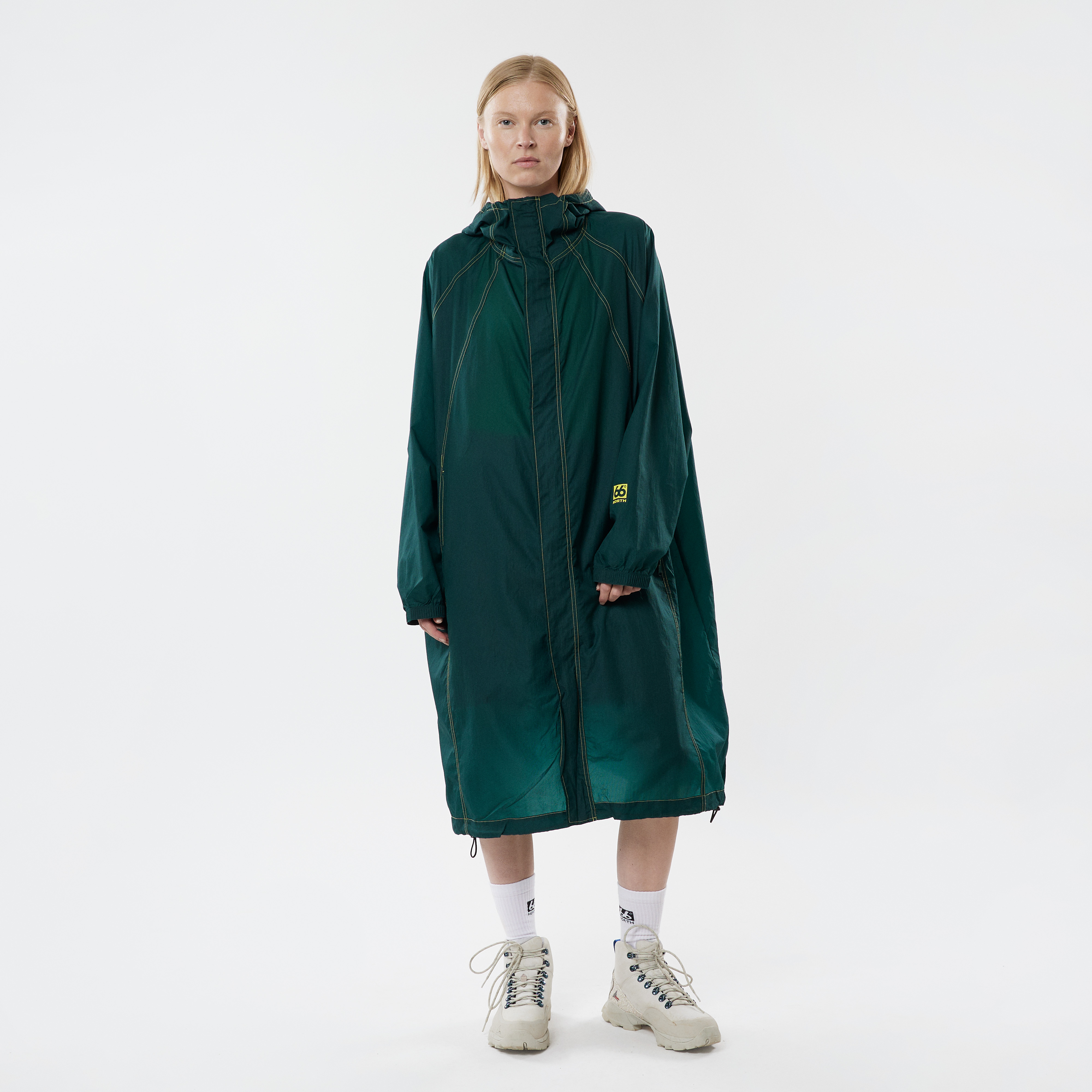 Raudasandur Coat model-women