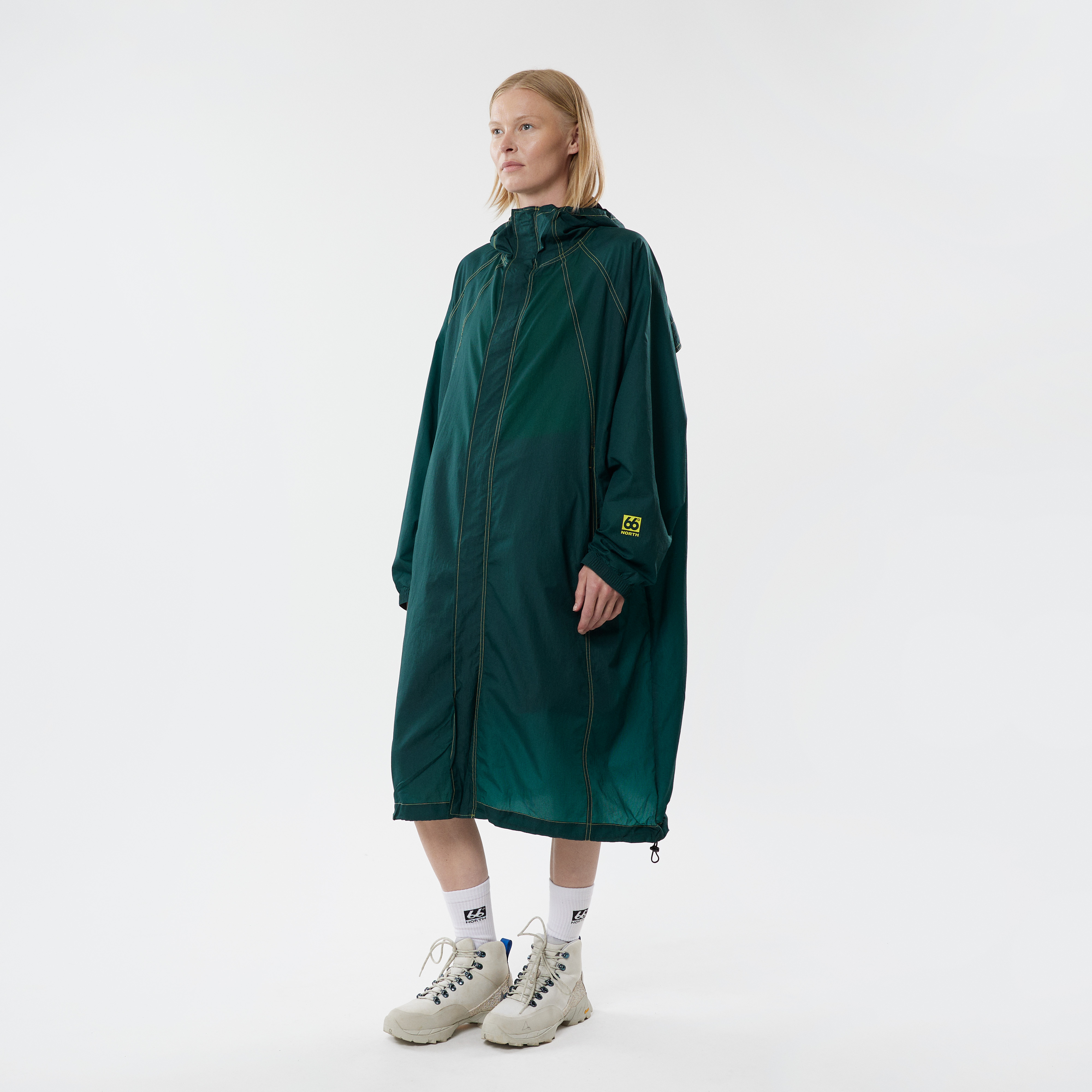 Raudasandur Coat model-women