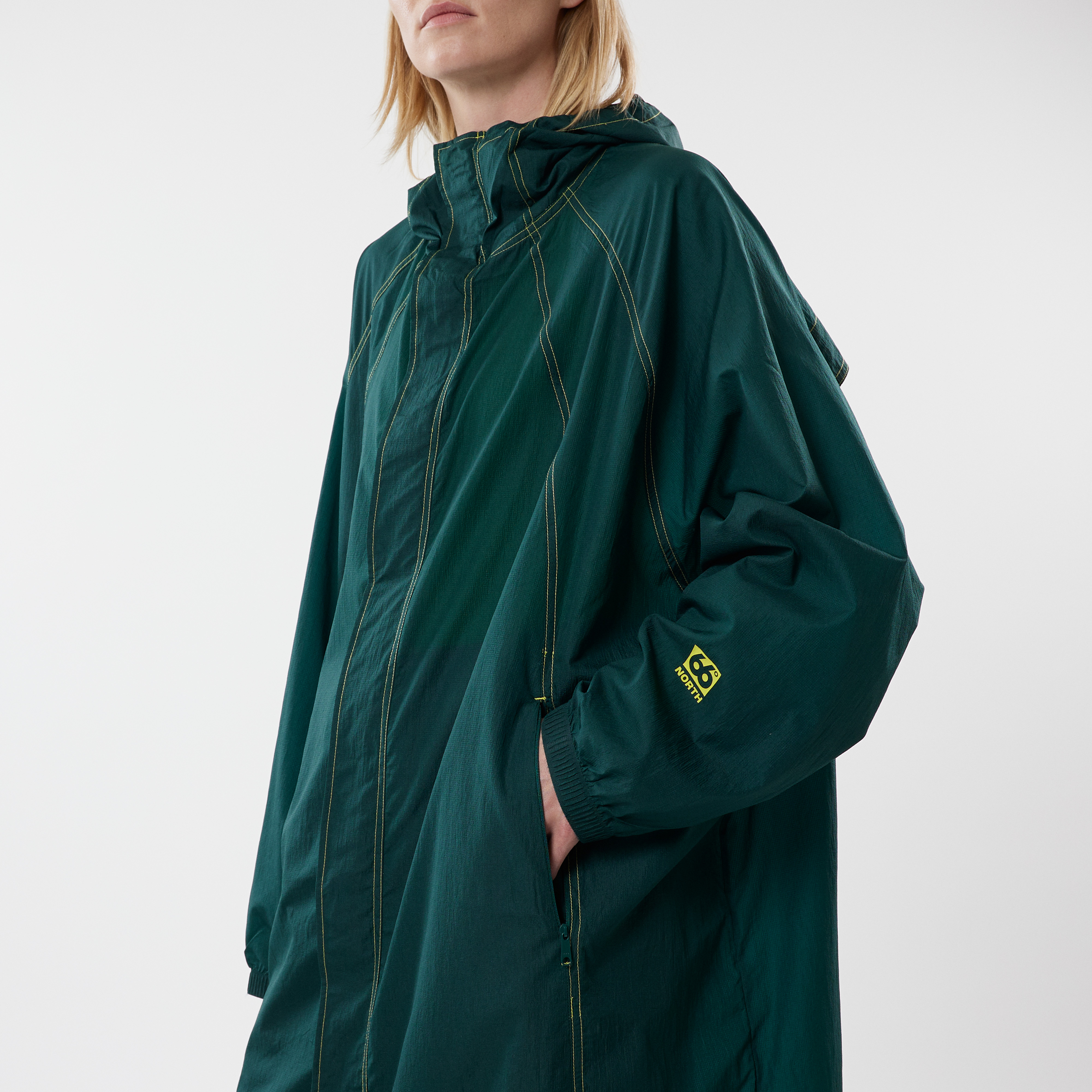 Raudasandur Coat model-women