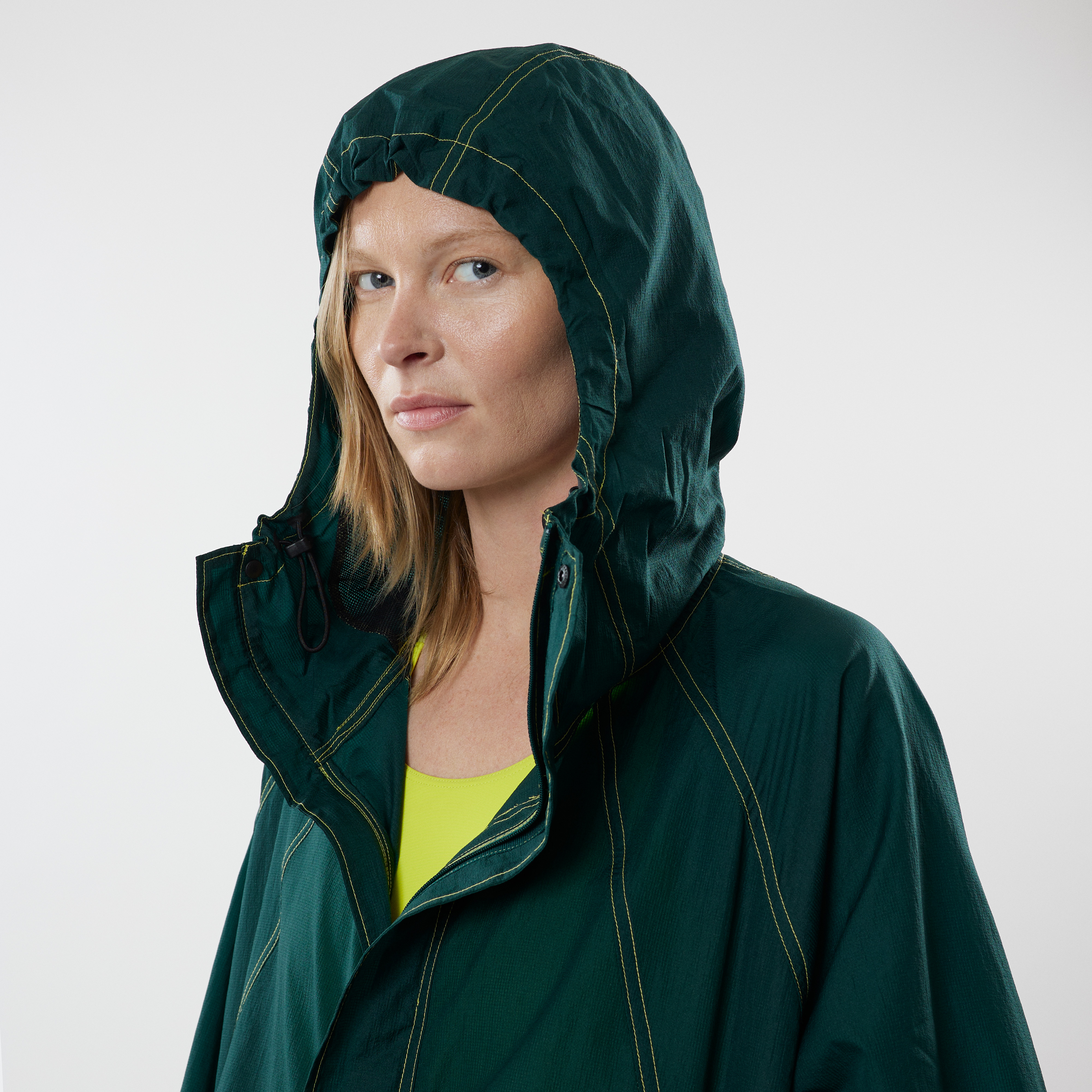 Raudasandur Coat model-women