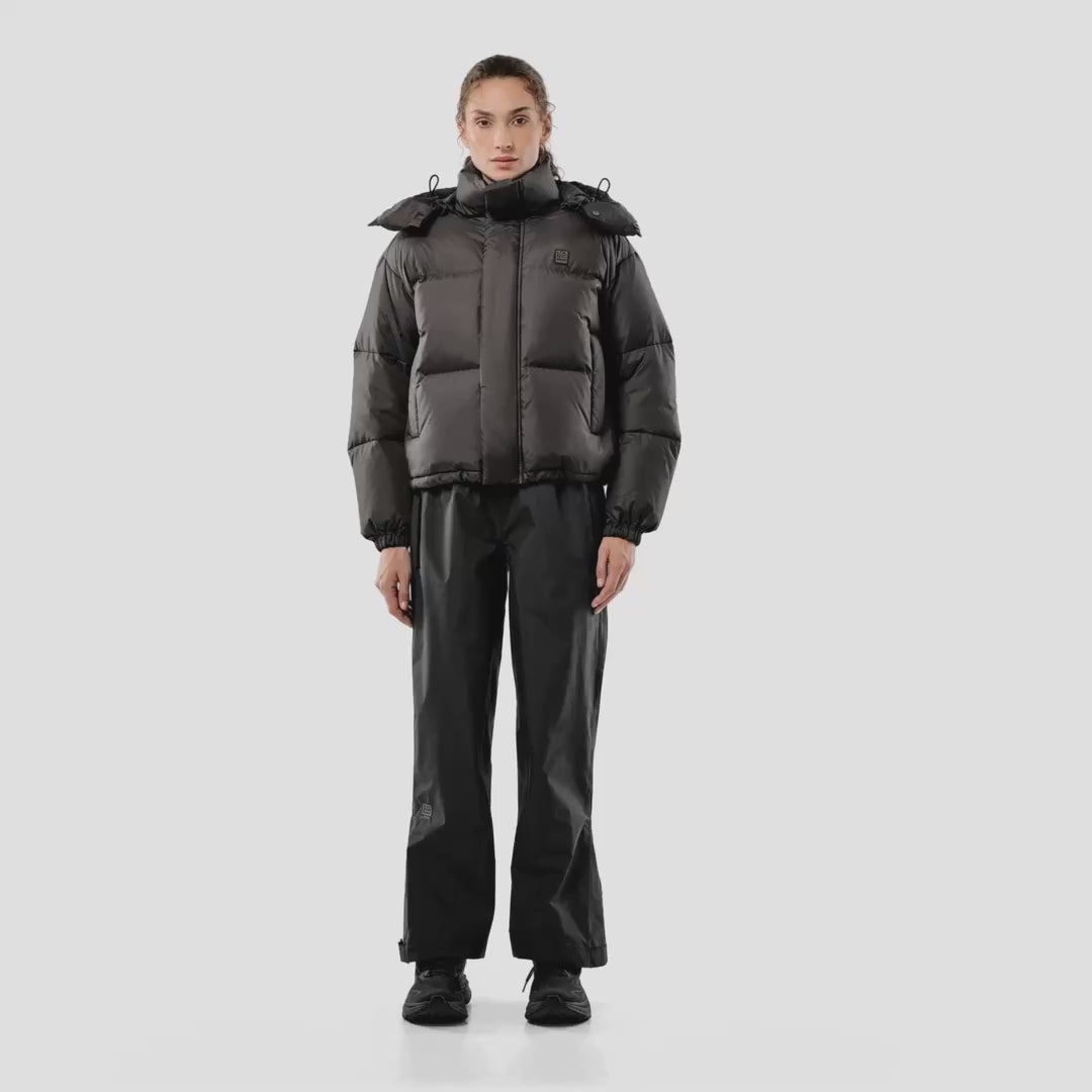 Women - Dyngja down cropped jacket in black – women's lightweight